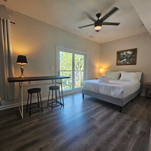 5 bedrooms, iron/ironing board, free WiFi, bed sheets