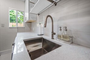 Room - Uhost AI 4-unit Gem Mins to Las Olas Beach (Fort Lauderdale)