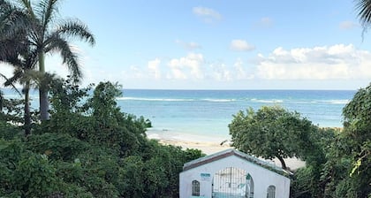 Exceptional 2 bed/2 bath penthouse w/balcony
overlooking the Caribbean Sea.