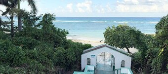 Exceptional 2 bed/2 bath penthouse w/balcony
overlooking the Caribbean Sea.