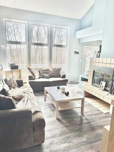 Elafi Lakehouse with beach & pool access