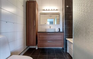 Bathroom - 2 bedroom beautiful home in Fleninge (Fleninge)