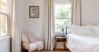 3bedroom house close to several hospitals w/HOT TUB in pleasant La Cresta area.