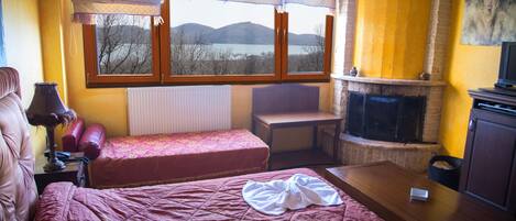 1 bedroom, desk, travel cot, free WiFi