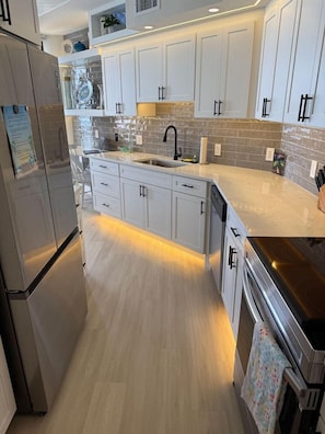 Apartamento, varias camas (Surfside Resort #1406) | Cocina privada
