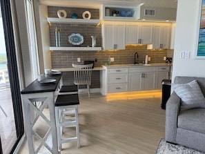 Apartamento, varias camas (Surfside Resort #1406) | Interior