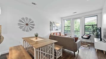 Una Smart TV, una oficina