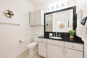 Douche, sèche-cheveux