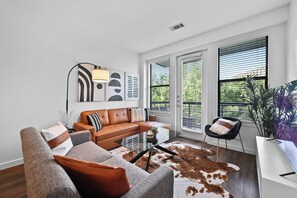 Smart TV, tenis de mesa y libros 