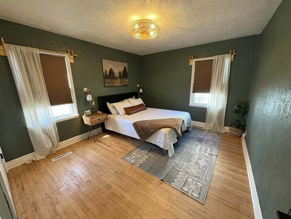 2 bedrooms, iron/ironing board, WiFi, bed sheets