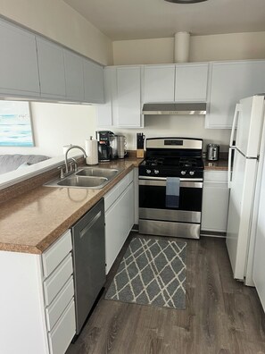 Private kitchen - Charming, clean and spacious unit with private balcony 1.5 blks from the beach! (Imperial Beach)