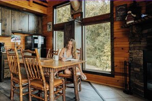 Dining - Elk Ridge Cabin – Private Hot Tub & Stunning Views (Bryant)