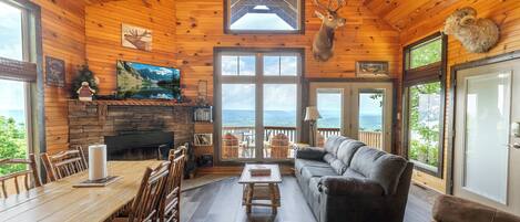 Télévision, cheminée