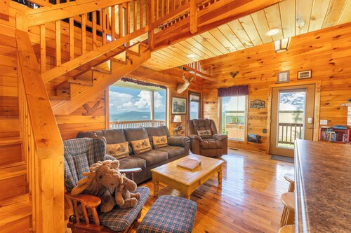 Moose Tracks Cabin – Hot Tub & Bluff Views