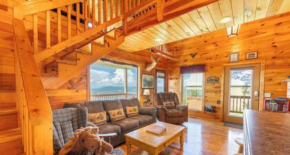 Moose Tracks Cabin – Hot Tub & Bluff Views