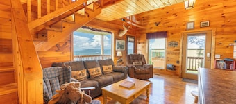 Moose Tracks Cabin – Hot Tub & Bluff Views