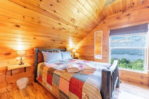 3 bedrooms, iron/ironing board, WiFi, bed sheets - Turkey Hollow cabin with a private hot tub! (Bryant)