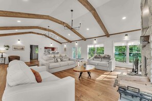 TV, fireplace - Hummingbird Cabin with a private hot tub! (Bryant)