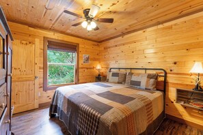 1 slaapkamer, een strijkplank/strijkijzer, wifi, beddengoed