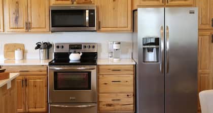 Spacious Country Stay for Weekend Gatherings