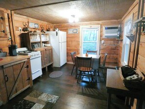 Dining room - The Cabins at Seven Foxes (Lake Toxaway)