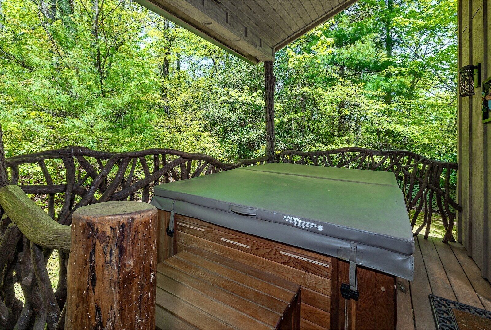 Deluxe Cabin, Garden View | Terrace/patio
