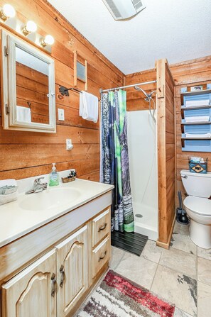 Bathroom - The Cabins at Seven Foxes (Lake Toxaway)