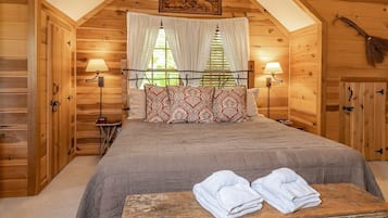 Deluxe Cabin, Garden View | Iron/ironing board, free WiFi
