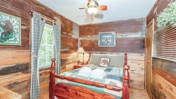 Cabin, 2 Bedrooms, Garden View | Iron/ironing board, free WiFi