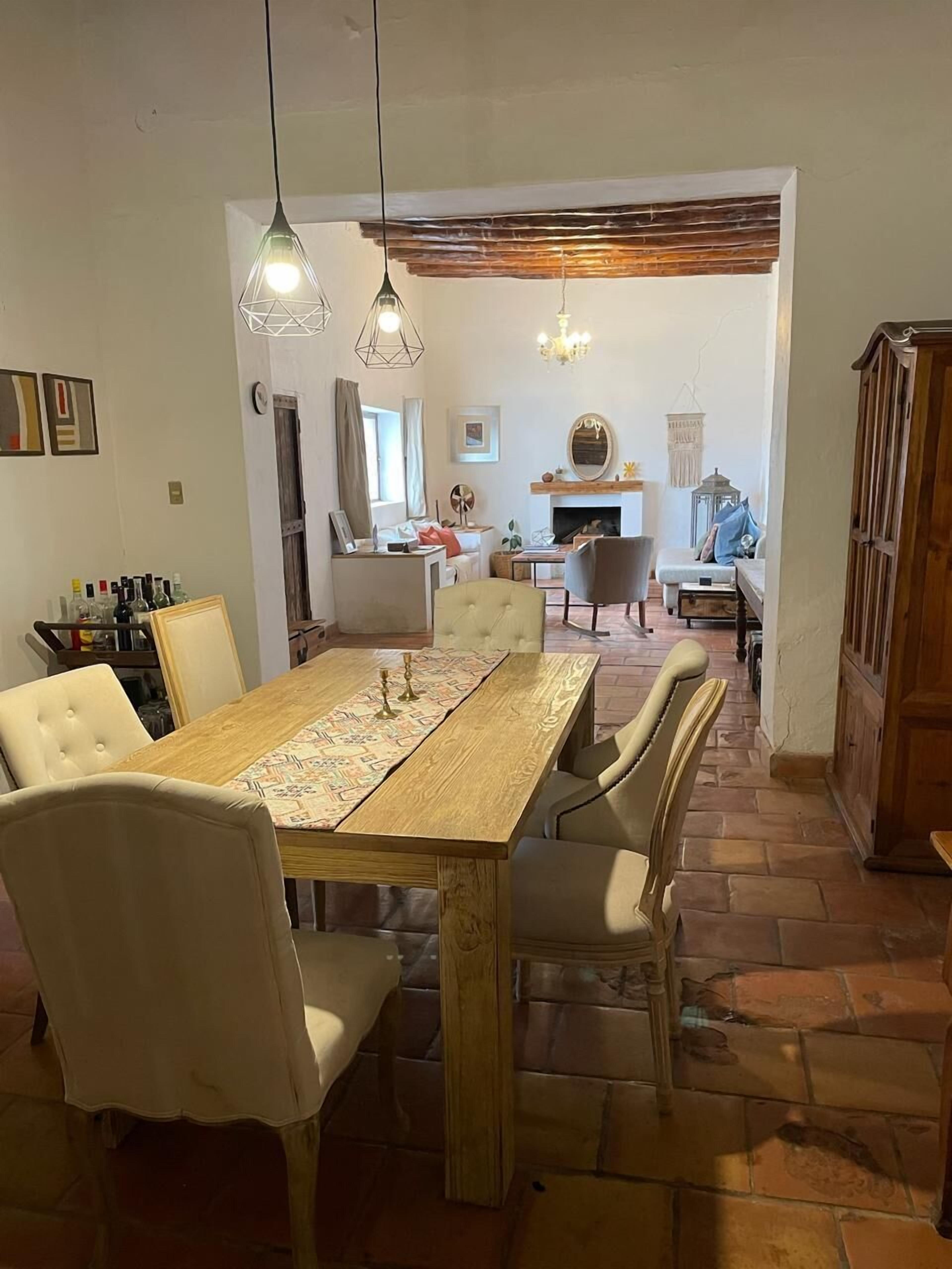 Hus Deluxe - 5 sovrum - utsikt mot trädgården | Matsal