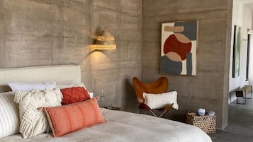 Svit Deluxe | 1 sovrum, duntäcken, minibar och individuell inredning