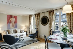 ลักซ์ชัวรี่อพาร์ทเมนท์ | บริเวณนั่งเล่น