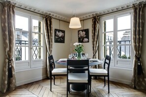 Luxury Apartment | In-room dining - Paris Louvre Elegant residence (Paris)