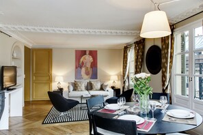 ลักซ์ชัวรี่อพาร์ทเมนท์ | บริเวณนั่งเล่น