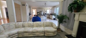 Smart TV, fireplace