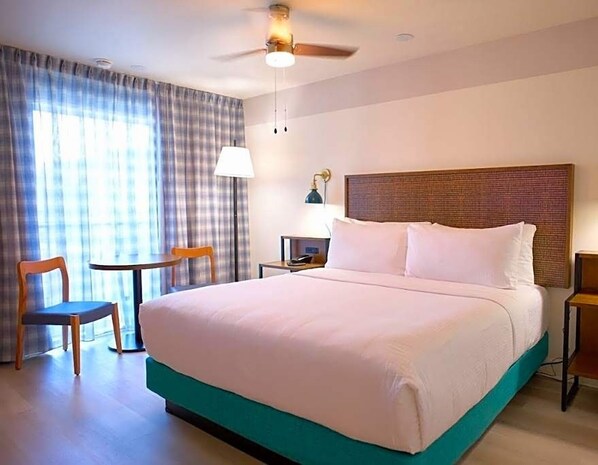 1 bedroom, iron/ironing board, free WiFi, bed sheets - Relax by the Heated Rooftop Pool with Amazing Views in San Francisco (San Francisco)