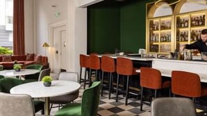 Bar (on property) - Luxurious Escape with Modern Touches in Heart of SF (San Francisco)