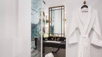 Secador de pelo y toallas