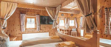 Standard Triple Room, Balcony, Garden View