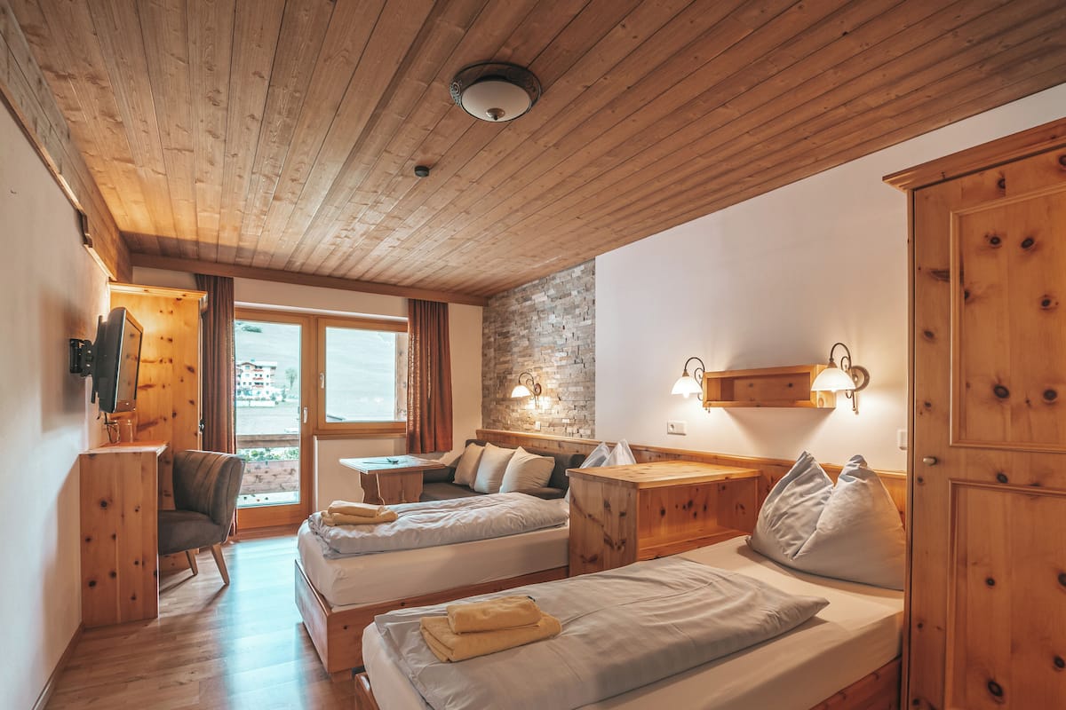 Classic Double Room, Balcony, Mountain View | In-room safe, free WiFi, bed sheets