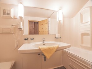 Hair dryer, towels, soap, shampoo - Hotel Mitterhof (Gerlos)