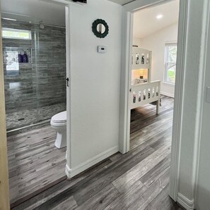 Dusche, Handtücher, Seife, Toilettenpapier