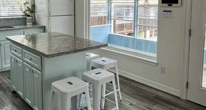 The Lone Oak River Retreat on The San Bernard River - Fisherman's Paradise!