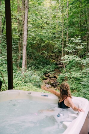 Outdoor spa tub