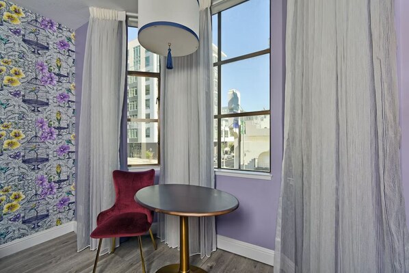 Interior - 2 Spacious Units with Pool & Free Breakfast in SF SoMa Area (San Francisco)