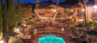Stylish Room with Outdoor Pool, Balcony & Free Parking in Santa Cruz