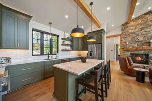 Cookware/dishes/utensils