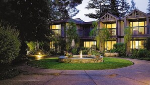 Exterior - Modern Unit with Outdoor Heated Pool, Free Breakfast & Parking Near Stanford (Palo Alto)