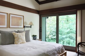 4 habitaciones, tabla de planchar con plancha, wifi y ropa de cama 