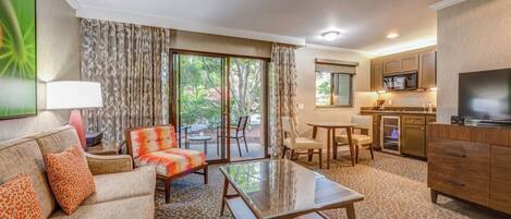 Una televisión, una chimenea